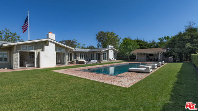 6815 Dume Drive, Malibu CA: https://media.crmls.org/mediaz/85093a1c-00c6-4e24-ac8b-277ed5b28c90.jpg