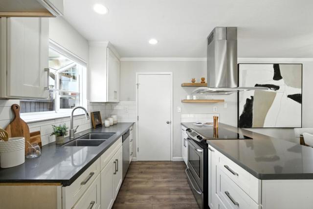 1297 Chesbro Way, Gilroy CA: https://media.crmls.org/mediaz/850965aa-221a-4c4f-b5b3-c695e6486b68.jpg