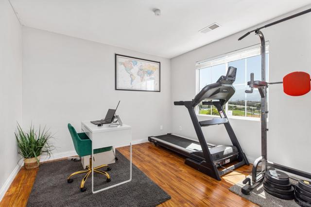 1675 Tree Song Ln, Chula Vista CA: https://media.crmls.org/mediaz/8509be8d-47bd-4265-97e3-2e3949cc7021.jpg