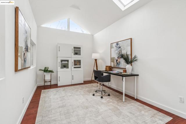 714 Evelyn Ave, Albany CA: https://media.crmls.org/mediaz/8509fe89-0bbb-40da-ba34-730763bc5e8e.jpg