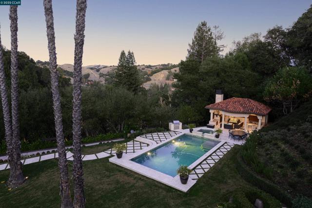 42 Tappan Ln, Orinda CA: https://media.crmls.org/mediaz/850b2a00-ac46-45f4-8156-67e796aa4bda.jpg