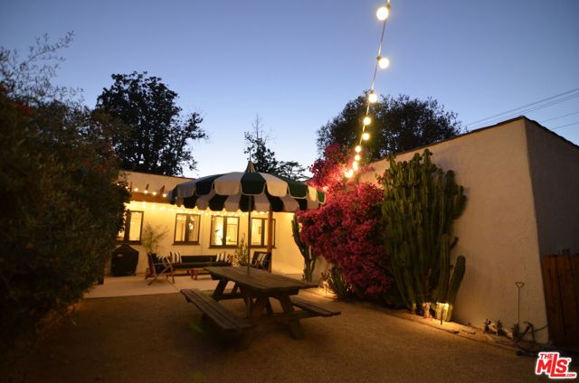 898 N Chester Avenue, Pasadena CA: https://media.crmls.org/mediaz/850b38b2-8721-4d72-84b4-c524eda2a691.jpg
