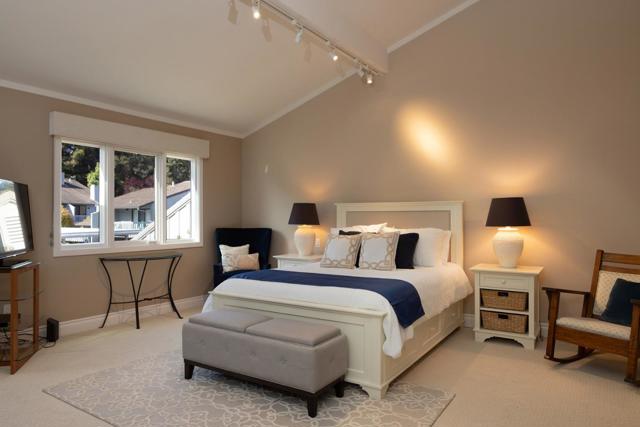28092 Barn Way, Carmel CA: https://media.crmls.org/mediaz/850c3f1b-4d88-49b1-95de-a3d49388d341.jpg