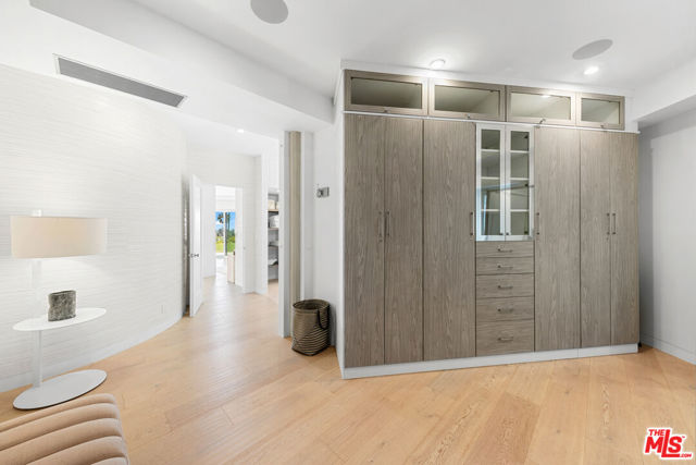 6375 Gayton Place, Malibu CA: https://media.crmls.org/mediaz/850c8dcc-51ac-4310-a734-e03f8a3cf0f4.jpg