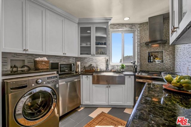 11670 W Sunset Boulevard, Los Angeles CA: https://media.crmls.org/mediaz/850cde0e-88fb-4b2f-b5b5-ba7245b5b79d.jpg