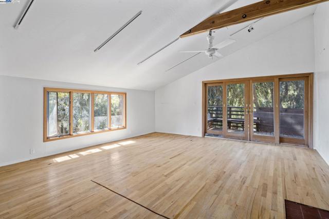2592 Caballo Ranchero Dr, Diablo CA: https://media.crmls.org/mediaz/850e2c5d-6c40-49cc-98fd-e62591747579.jpg