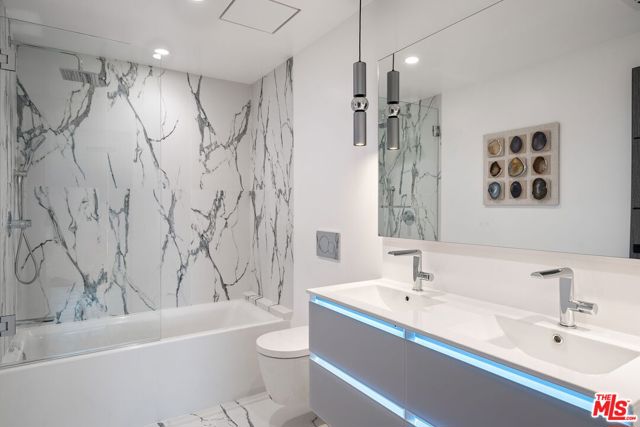 3290 N Knoll Drive, Los Angeles CA: https://media.crmls.org/mediaz/850e6f70-f1cb-4837-b6b7-2f78c523c3b9.jpg