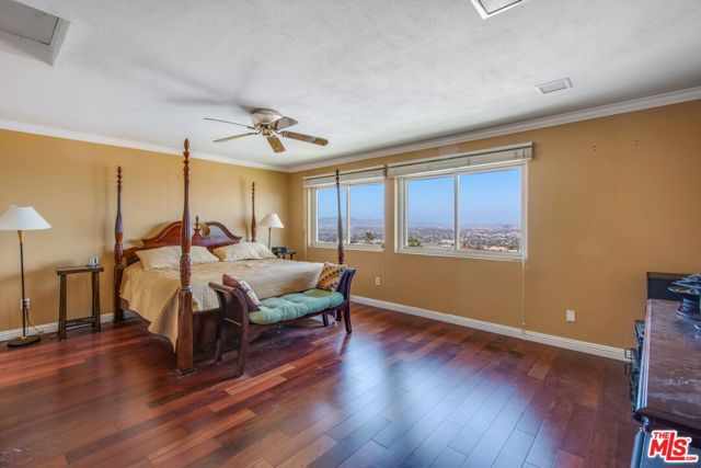 4272 Don Carlos Drive, Los Angeles CA: https://media.crmls.org/mediaz/850f5c42-1c91-4644-9226-885e3f671bb7.jpg