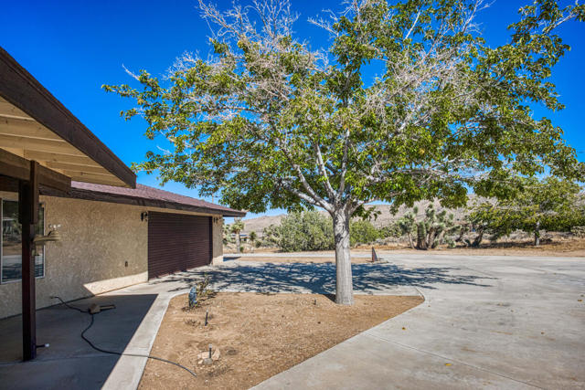 58697 Santa Barbara Drive, Yucca Valley CA: https://media.crmls.org/mediaz/850f95c2-1a48-445b-83d7-6f880837ac5a.jpg