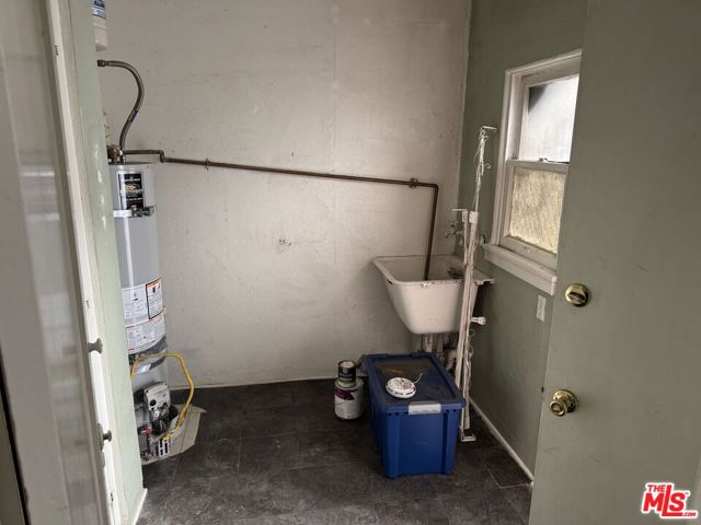 1531 Silver Lake Boulevard, Los Angeles CA: https://media.crmls.org/mediaz/850fdd44-01f0-45c6-9d2a-bb1881d56514.jpg