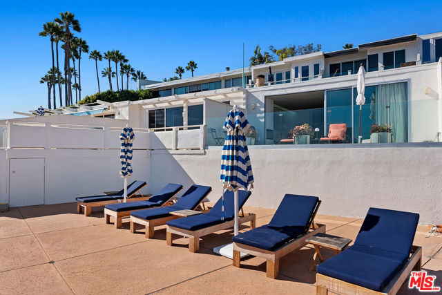 27400 Pacific Coast Highway, Malibu CA: https://media.crmls.org/mediaz/8511458f-ec46-4a11-a53e-417ab29763c5.jpg