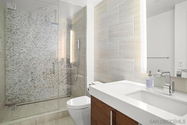 888 W E Street, San Diego CA: https://media.crmls.org/mediaz/85115d32-5b3e-4ca4-9021-199ba2e1e564.jpg