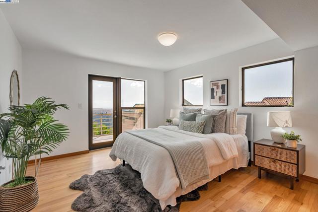 1522 Grand View Drive, Berkeley CA: https://media.crmls.org/mediaz/8511a220-1c2c-44d0-83d0-53057c27597e.jpg