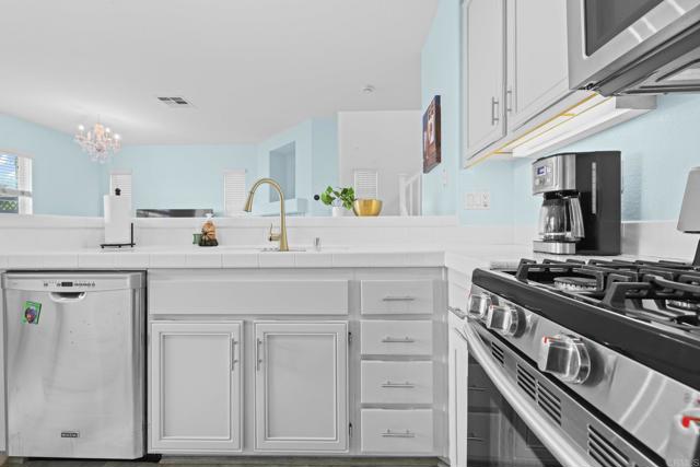 Detail Gallery Image 15 of 41 For 3345 Paseo De Fuentes, National City,  CA 91950 - 3 Beds | 2 Baths