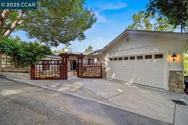 921 Foye Drive, Lafayette CA: https://media.crmls.org/mediaz/851207e0-db36-400f-adcf-15f19dd5e7d3.jpg
