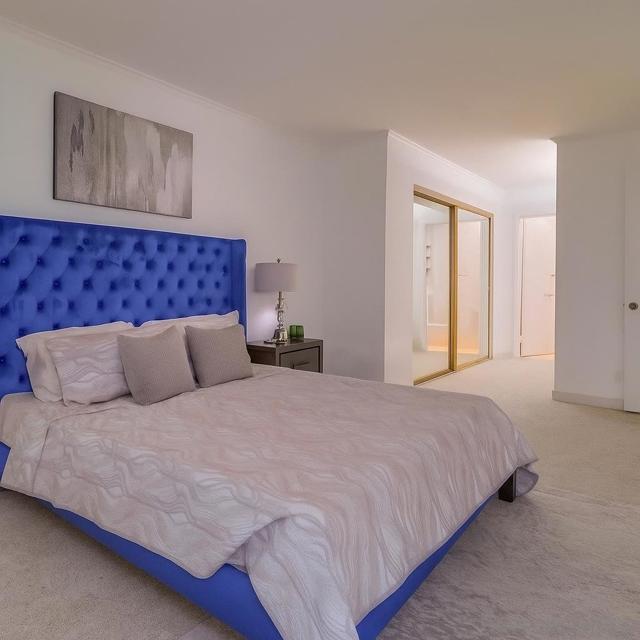 10350 Caminito Cuervo, San Diego CA: https://media.crmls.org/mediaz/851283fe-c60c-437b-853c-2a392f66e2e2.jpg