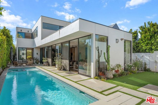 1102 Amoroso Place, Venice CA: https://media.crmls.org/mediaz/8512b490-d69f-4a5c-bab9-97697f7ecfe2.jpg