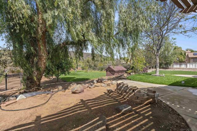 23527 Green Glen Road, Ramona CA: https://media.crmls.org/mediaz/8512c390-434c-4f45-81e0-7be558aee197.jpg