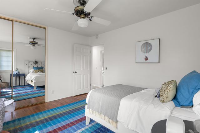 951 Skylark Dr, La Jolla CA: https://media.crmls.org/mediaz/85130e0f-95a4-4268-bd94-88312501b97b.jpg