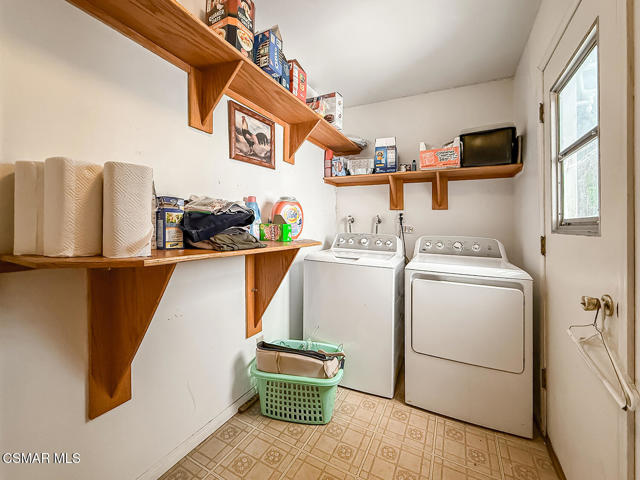 136 Erten Street, Thousand Oaks CA: https://media.crmls.org/mediaz/8513304a-ff14-4485-a8b6-76740a7e4176.jpg