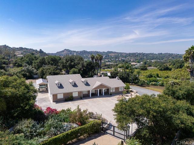 10166 Rancho Roble Rd., Escondido CA: https://media.crmls.org/mediaz/85136893-a7ae-4aba-adad-98c647c3d0e9.jpg