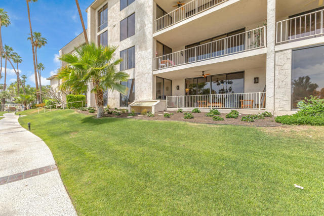910 Island Drive, Rancho Mirage CA: https://media.crmls.org/mediaz/85137915-1196-4ffd-a7c4-bd23666d6425.jpg