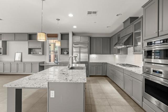 2006 Jubilee Drive, Hayward CA: https://media.crmls.org/mediaz/85149a26-e009-4f20-9360-846459bce85b.jpg