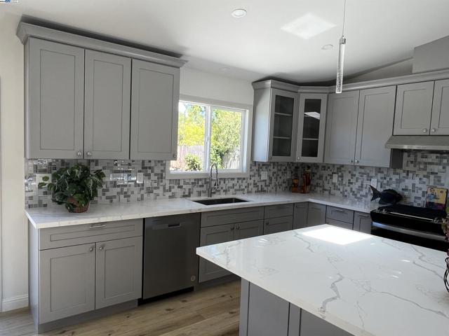 2559 Lynn Ave, Concord CA: https://media.crmls.org/mediaz/8514aa91-c766-4723-b21b-1e68a5fa6718.jpg