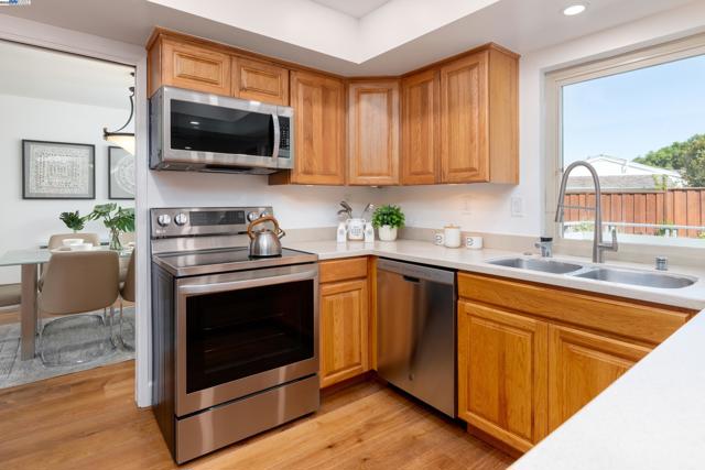 310 Trestle Glen Ct, Walnut Creek CA: https://media.crmls.org/mediaz/8514c2e6-66f3-4846-9799-c8cdc990372a.jpg