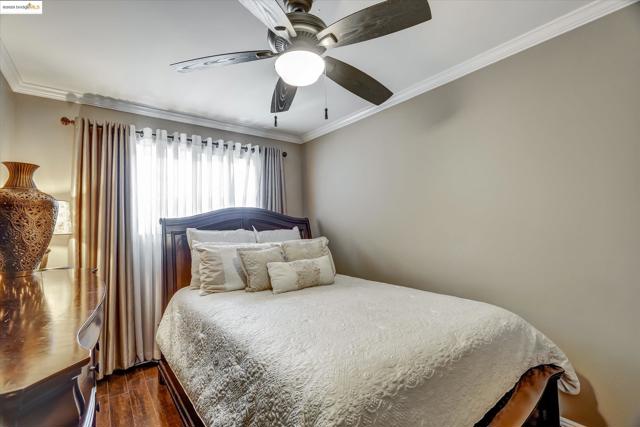 6610 Bancroft Avenue, Oakland CA: https://media.crmls.org/mediaz/851523b5-355c-4763-8182-29421ef72e57.jpg