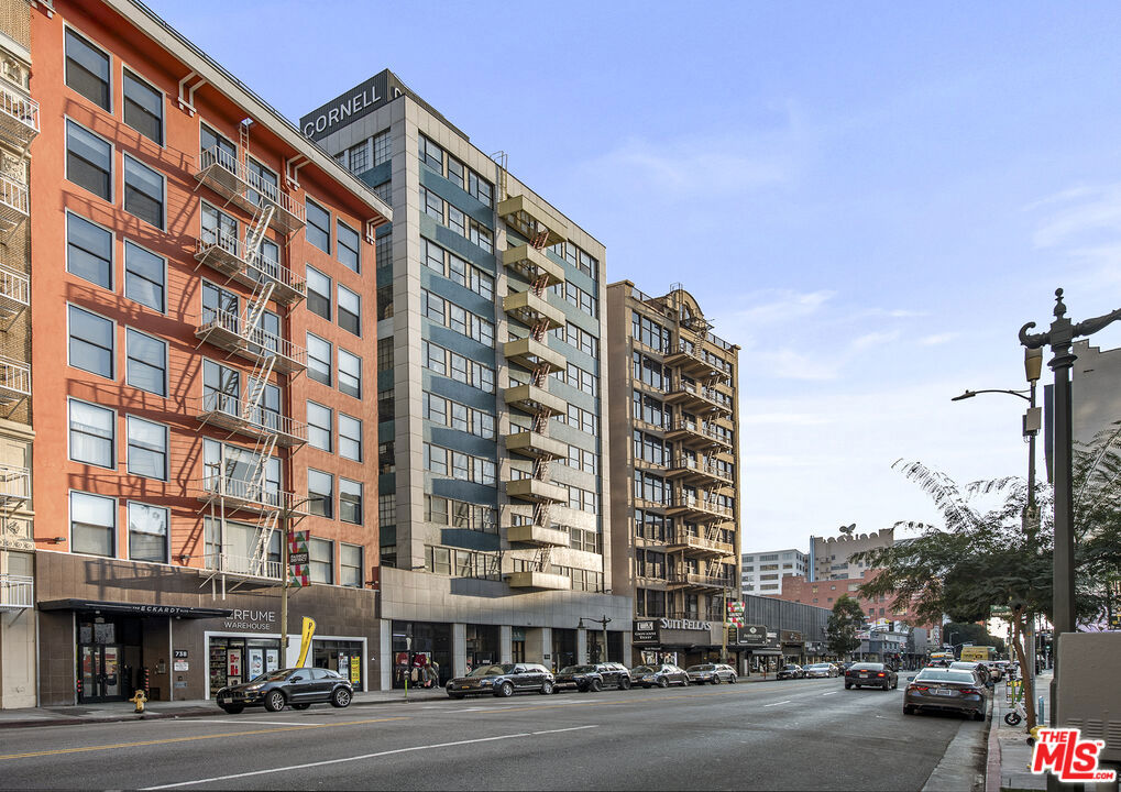 746 S Los Angeles Street #404