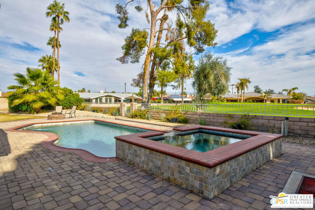 2002 S Bobolink Lane, Palm Springs CA: https://media.crmls.org/mediaz/85159f97-72cd-455f-aa53-73e5292bd984.jpg