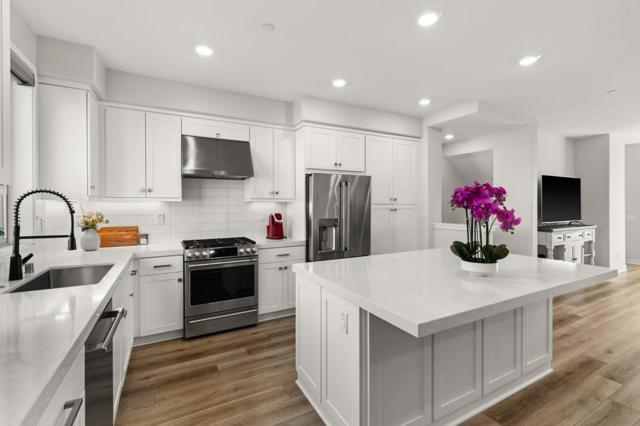202 Keeper, Irvine CA: https://media.crmls.org/mediaz/8515be47-0928-44e4-9adc-75986c4cd2c8.jpg