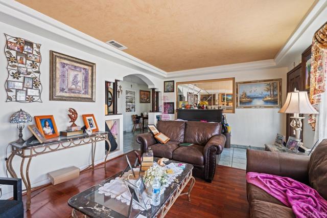 1134 Carlsbad Street, Spring Valley CA: https://media.crmls.org/mediaz/8515e3c9-d537-4567-a269-47a5a9ac35c4.jpg