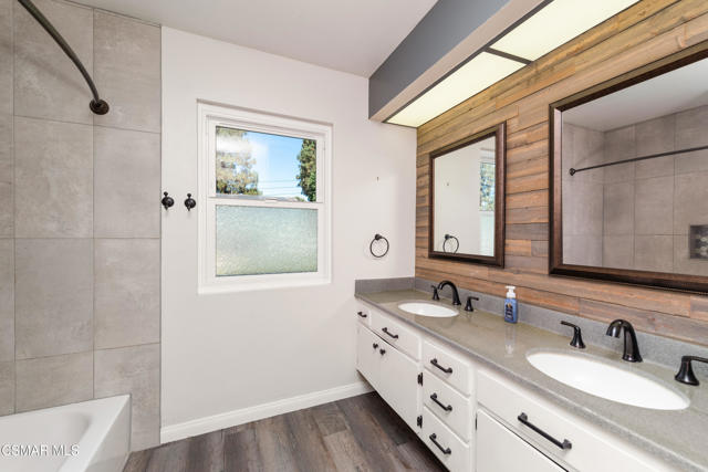3581 Rachael Avenue, Simi Valley CA: https://media.crmls.org/mediaz/85162e18-ca0a-4ba0-8e12-ed7a6410e702.jpg