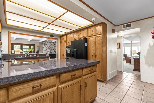 5353 Westknoll Dr, San Diego CA: https://media.crmls.org/mediaz/8516c2b3-6065-4e19-bd1c-c78e83ab1b74.jpg