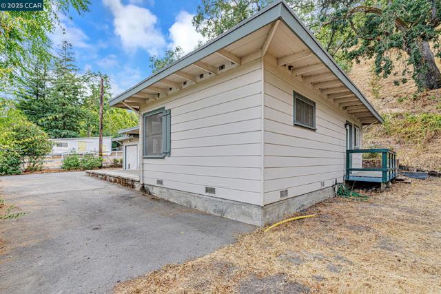 2435 Lunada Ln, Alamo CA: https://media.crmls.org/mediaz/851791ce-d151-4045-9ef0-fa1849b7a099.jpg