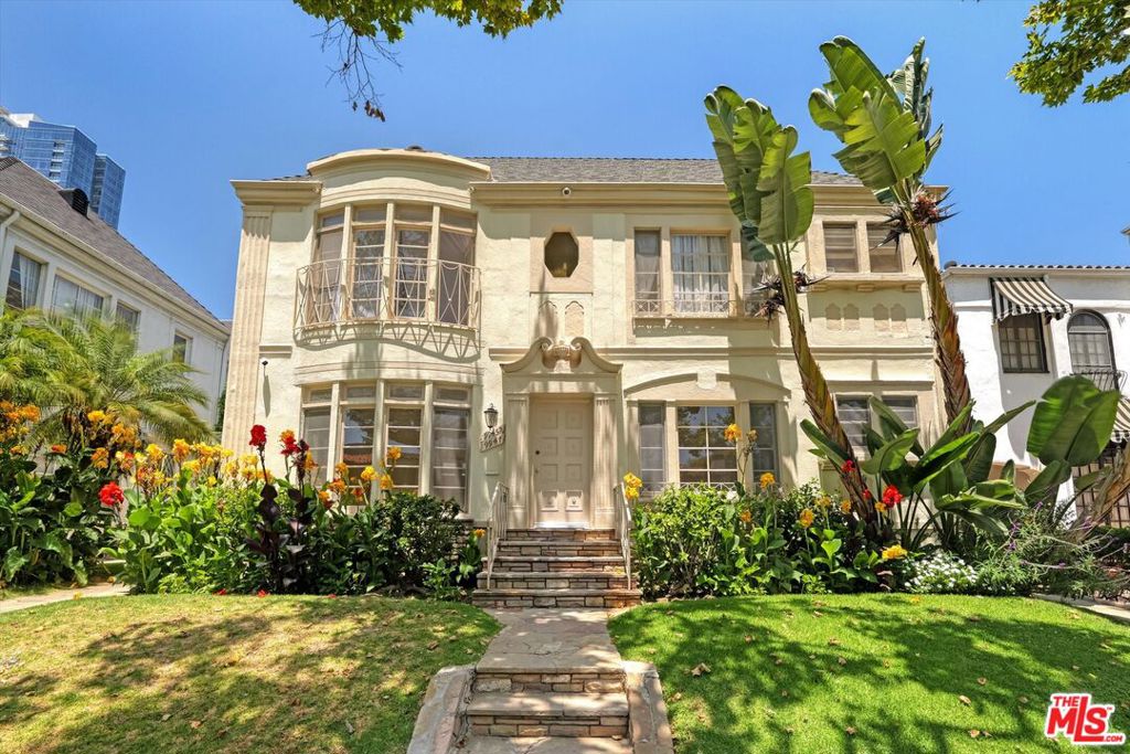 9945 Robbins Drive #102