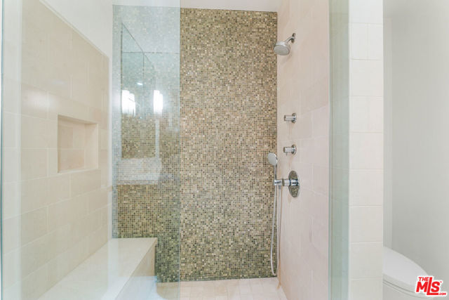 15514 CASIANO Court, Los Angeles CA: https://media.crmls.org/mediaz/8517edd8-25a7-4200-a271-81859d88d5ab.jpg