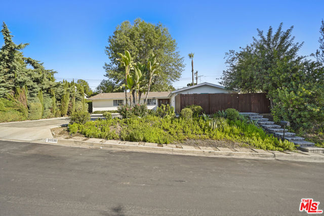 20338 Coulson Street, Woodland Hills CA: https://media.crmls.org/mediaz/8517fd3a-3a9d-46c6-8b5e-00046b5c3849.jpg