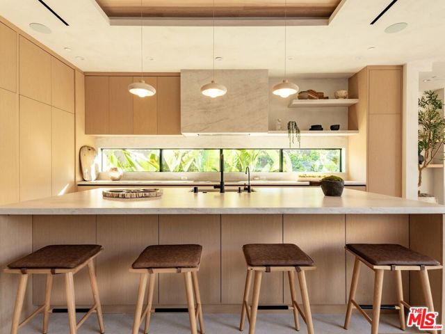 517 N Edinburgh Avenue, Los Angeles CA: https://media.crmls.org/mediaz/85184071-4163-4046-97c8-4578ae243630.jpg