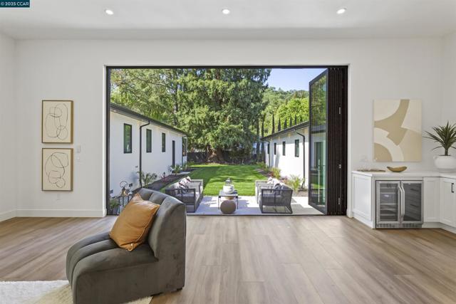 2559 Romley Ln, Alamo CA: https://media.crmls.org/mediaz/8518442a-e8f1-4c79-a1ed-0cb525acb24d.jpg