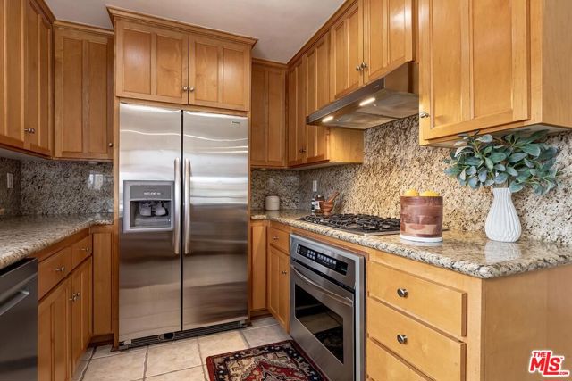 11827 Goshen Avenue, Los Angeles CA: https://media.crmls.org/mediaz/8518b97b-fea8-4106-b9b2-c8ee5b39445c.jpg