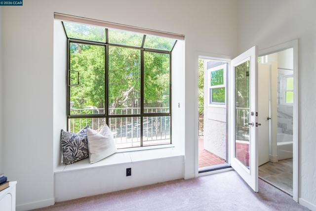 Image 30 of 52 For 1006 Howard Hills Rd