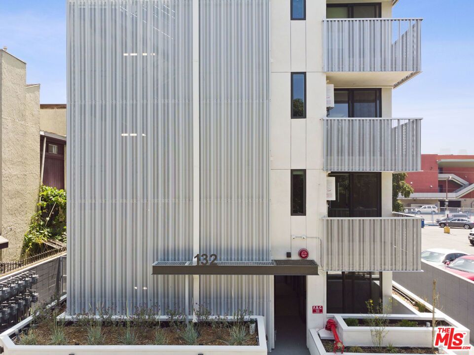 132 Rosemont Avenue #101