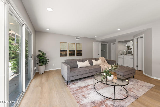 1253 Willsbrook Court, Westlake Village CA: https://media.crmls.org/mediaz/85190a9a-fedd-4264-8304-3ba2d5c5f235.jpg