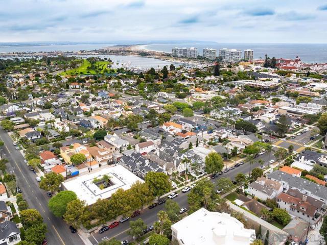 801 C Ave, Coronado CA: https://media.crmls.org/mediaz/85194807-68ce-4cb9-9d8b-5cd452cbb323.jpg