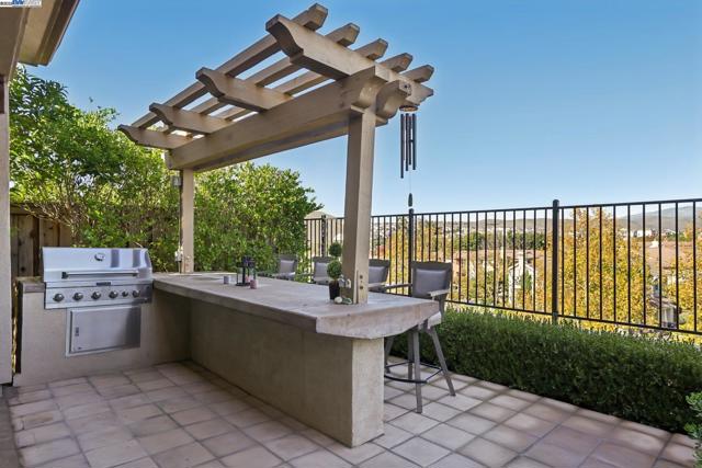 3885 Highpointe Ct, Dublin CA: https://media.crmls.org/mediaz/8519de7b-3be2-4a30-a7cf-bc949b6efc87.jpg