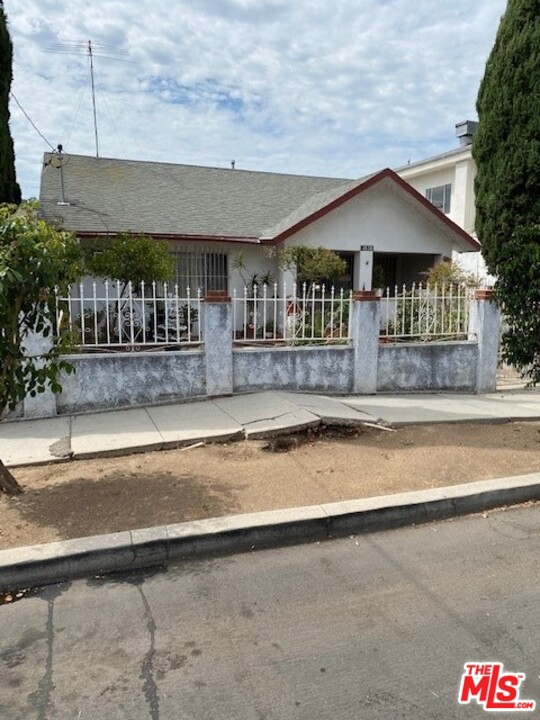 Image 2 for 4530 Kingswell Ave, Los Angeles, CA 90027