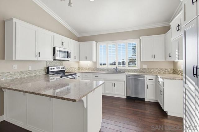 31503 Stardust Lane, Valley Center CA: https://media.crmls.org/mediaz/851a3890-a9a8-4fe3-843a-69a127f4f63c.jpg